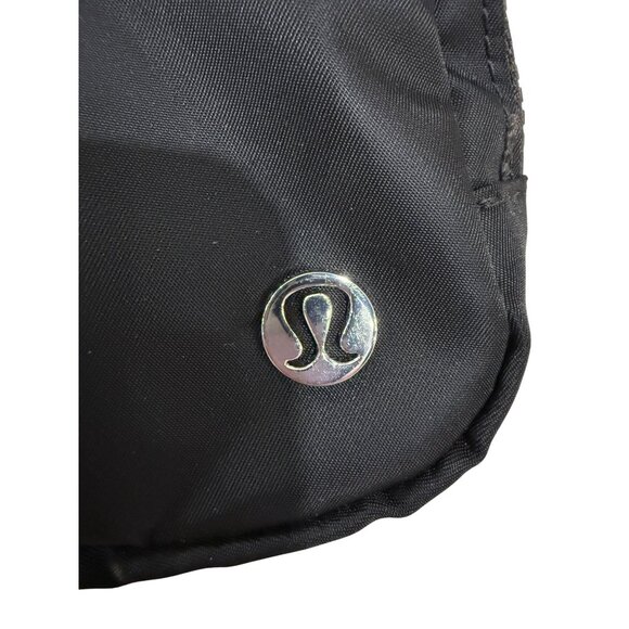 Lululemon Black Crossbody Belt Bag With Adjustable Strap & Zipper Closure - Picture 3 of 11